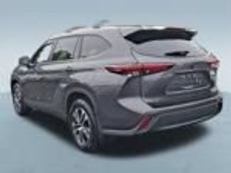 Used 2024 Toyota Highlander XLE AWD/4WD video 3
