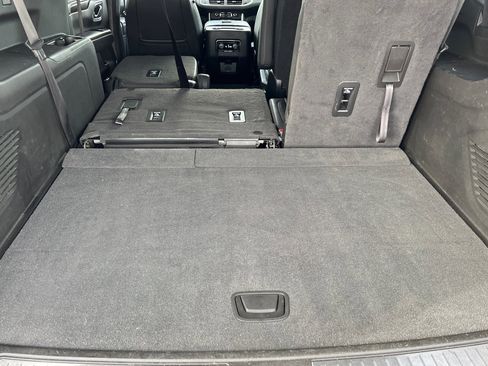 Used 2022 Chevrolet Suburban Z71 image 16