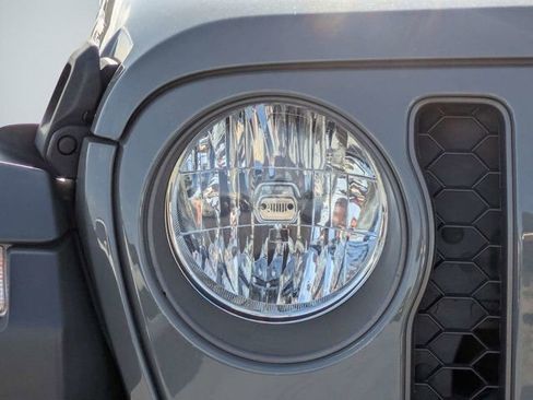 Used 2023 Jeep Gladiator Mojave w/ Trailer Tow Package AWD/4WD image 9