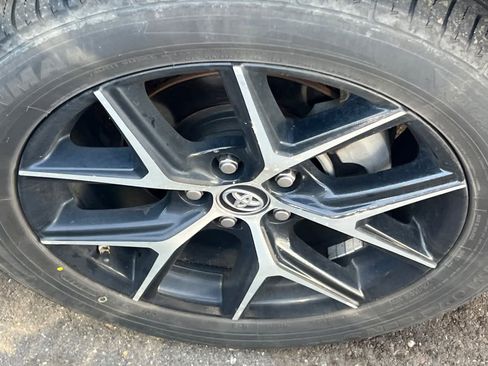 Used 2016 Toyota RAV4 SE image 12