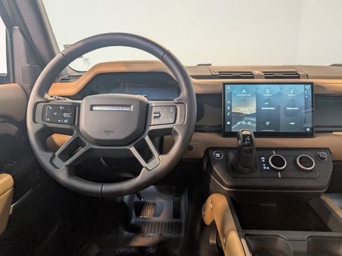 Used 2025 Land Rover Defender 110 X-Dynamic SE image 16