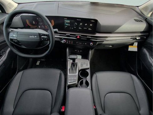 New 2026 Kia Sportage EX FWD image 16