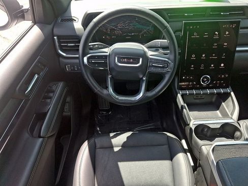 Used 2025 GMC Terrain Elevation w/ Elevation Premium Package AWD/4WD image 11