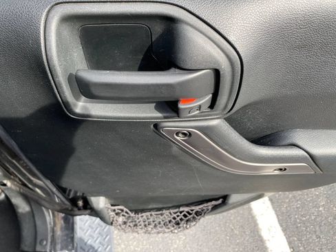 Used 2018 Jeep Wrangler Unlimited Sahara AWD/4WD image 14