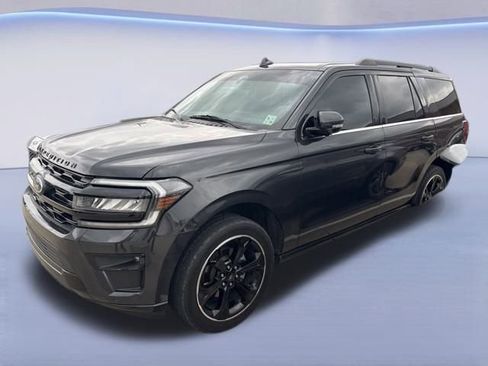 Used 2022 Ford Expedition Limited image 3