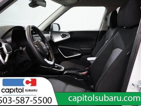 Used 2023 Kia Soul LX w/ LX Technology Package FWD image 13