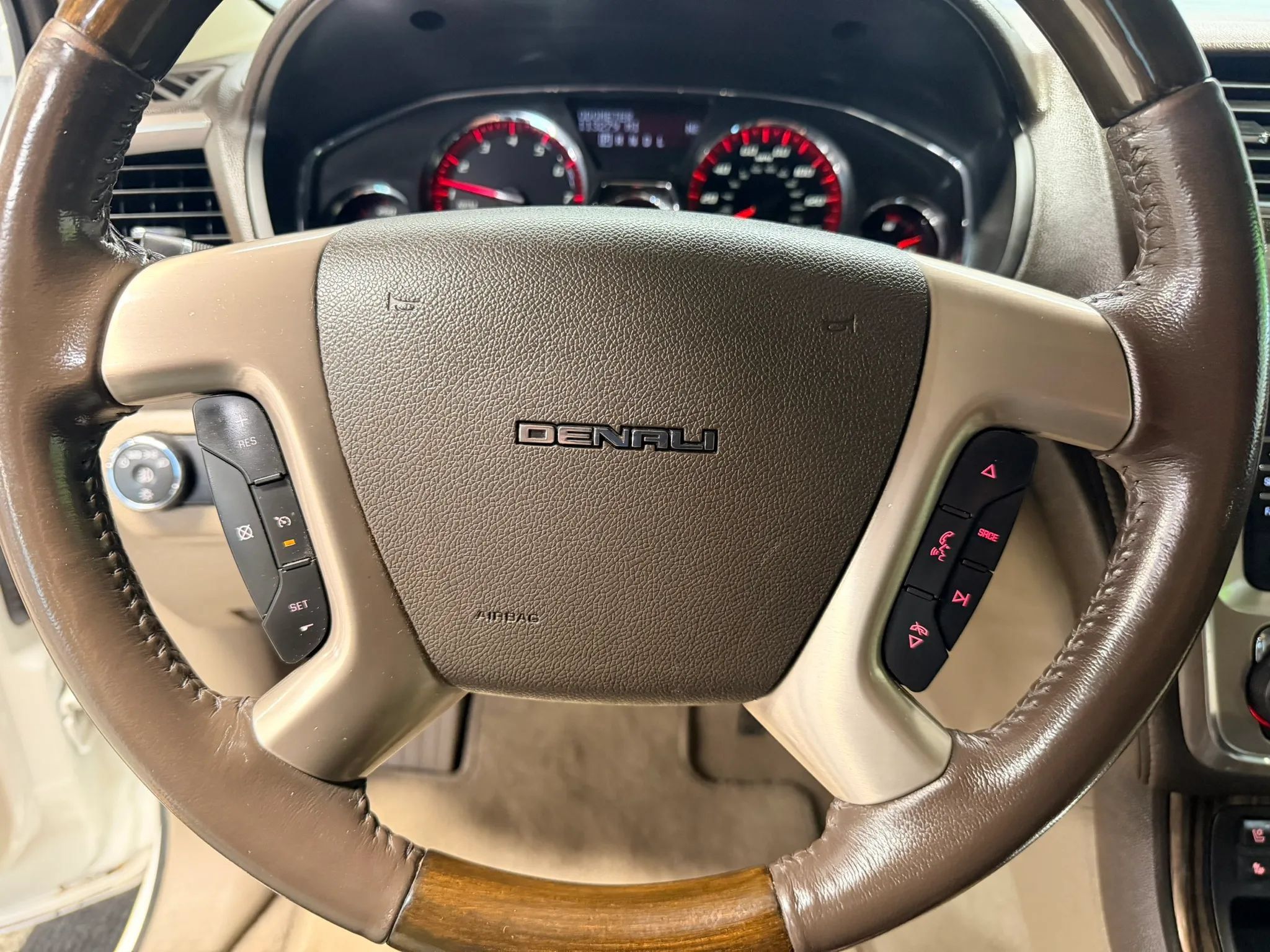 Used 2013 GMC Acadia Denali FWD image 9