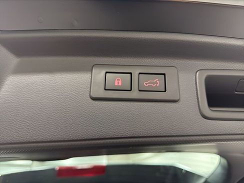 Used 2023 Subaru Forester Premium AWD/4WD image 36