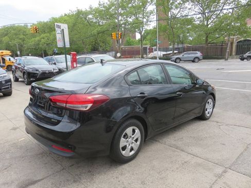 Used 2017 Kia Forte LX FWD image 4
