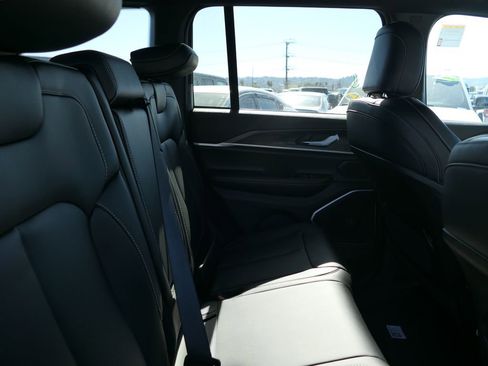 New 2026 Jeep Grand Cherokee Limited w/ Limited Altitude Package image 18