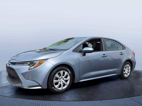 Used 2020 Toyota Corolla LE FWD image 2
