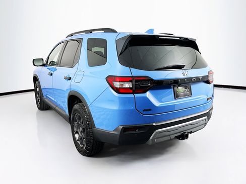 Used 2025 Honda Pilot TrailSport image 5