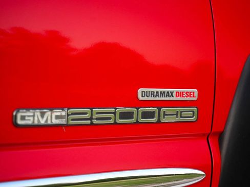 Used 2006 GMC Sierra 2500 SLT w/ Heavy-Duty Power Package AWD/4WD image 47
