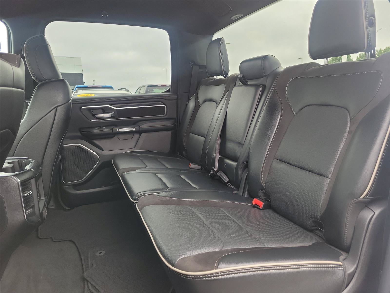 Used 2024 RAM 1500 Laramie AWD/4WD image 15