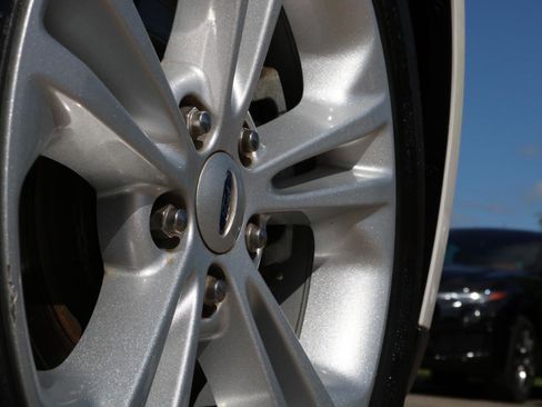 Used 2019 Ford Taurus SEL w/ Equipment Group 201A FWD image 7