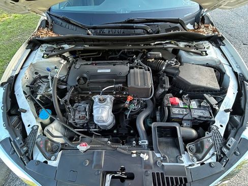 Used 2017 Honda Accord Sport image 12