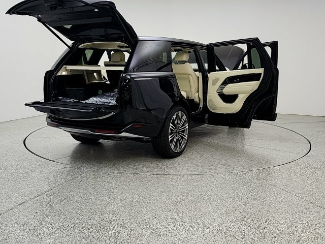 New 2027 Land Rover Range Rover Long Wheelbase SE AWD/4WD image 11