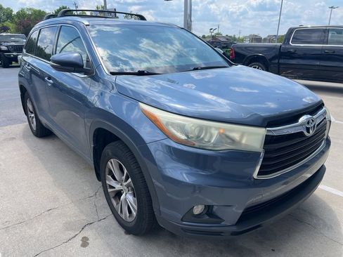 Used 2015 Toyota Highlander XLE AWD/4WD image 3