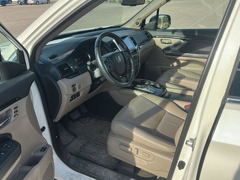 Used 2017 Honda Pilot Touring image 8