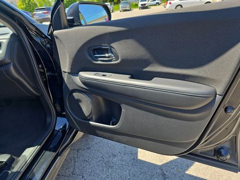 Used 2019 Honda HR-V LX image 40