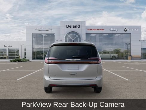 New 2026 Chrysler Pacifica Select FWD image 8