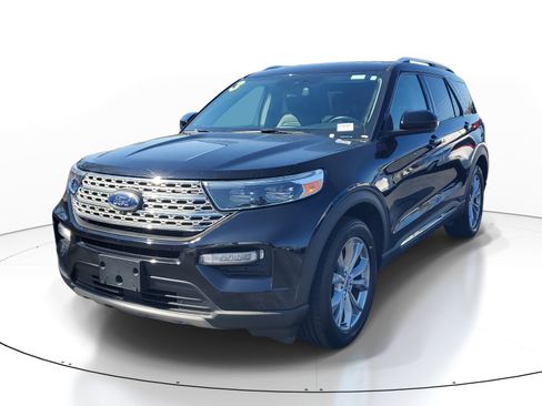 Used 2023 Ford Explorer Limited image 3