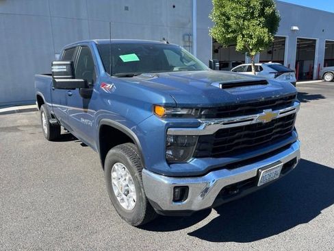 Used 2024 Chevrolet Silverado 2500 LT w/ All Star Edition AWD/4WD image 3