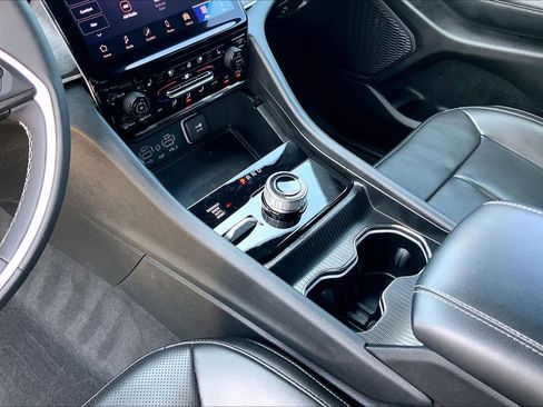 Used 2025 Jeep Grand Cherokee L Limited w/ Luxury Tech Group II image 16