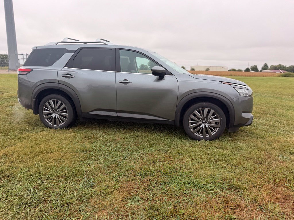 Certified 2025 Nissan Pathfinder SL w/ SL Premium Package FWD image 4