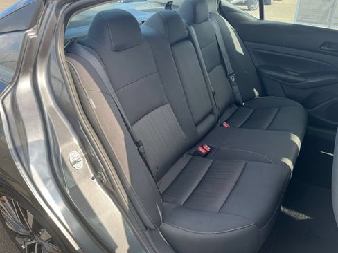 Used 2025 Nissan Altima 2.5 SV FWD image 40