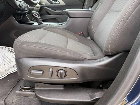 Used 2023 Chevrolet Traverse LT AWD/4WD image 13
