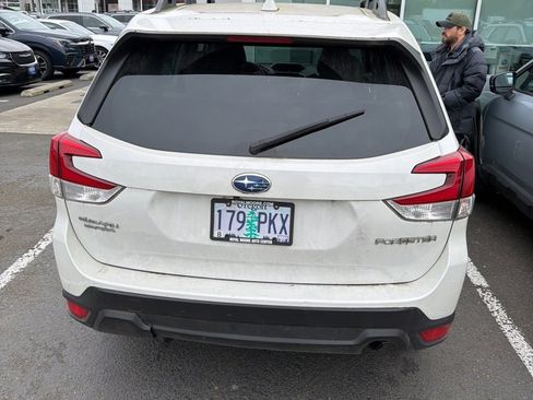 Used 2023 Subaru Forester Premium image 6