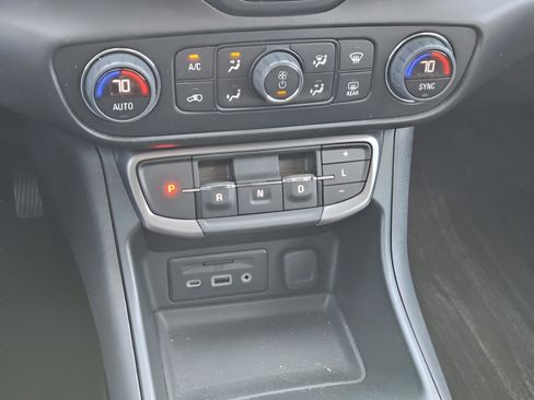 Used 2022 GMC Terrain AT4 w/ Infotainment Package II image 17