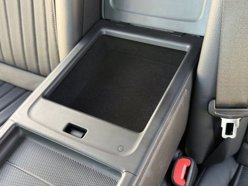 Used 2022 Mercedes-Benz S 500 4MATIC w/ AMG Line Package image 32