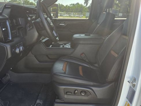 Used 2025 GMC Sierra 2500 AT4 AWD/4WD image 14