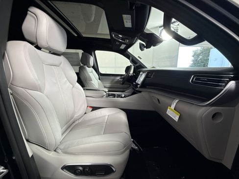 New 2026 Jeep Grand Wagoneer L 4WD w/ Premium Group I image 28