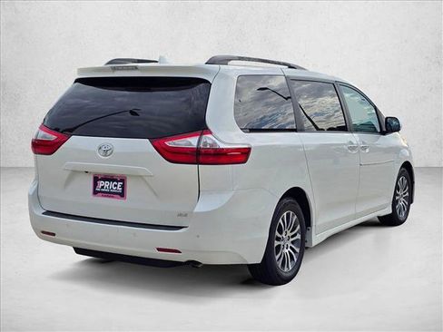 Used 2019 Toyota Sienna XLE w/ XLE Navigation Package FWD image 5