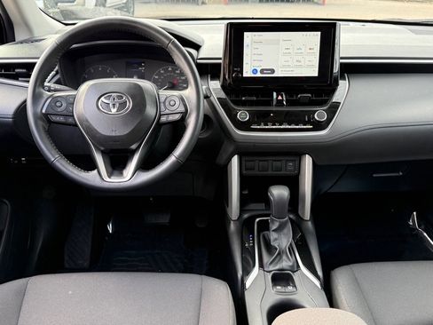 Certified 2025 Toyota Corolla Cross LE image 31