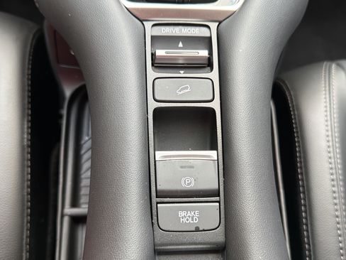 Used 2026 Honda HR-V EX-L image 11