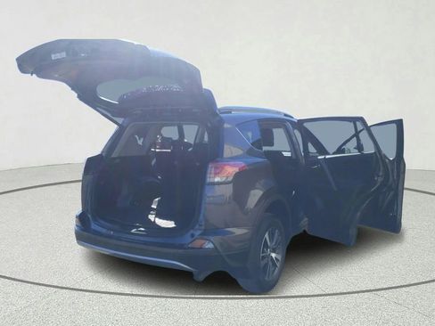 Used 2018 Toyota RAV4 XLE image 13