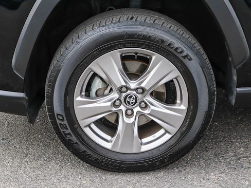 Used 2022 Toyota RAV4 XLE w/ Carpet Mat Package (TMS) AWD/4WD image 12