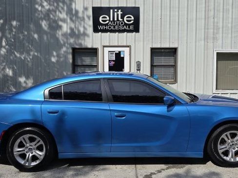 Used 2019 Dodge Charger SXT RWD image 6