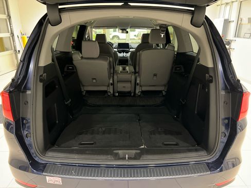 Used 2024 Honda Odyssey EX image 2