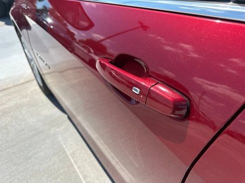 Used 2017 Chevrolet Malibu LT FWD image 3