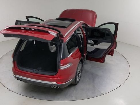 Used 2025 Lincoln Aviator Reserve w/ Luxury Package AWD/4WD image 55