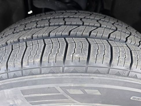 Used 2023 Ford Expedition Max XLT image 8