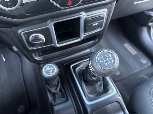 Used 2018 Jeep Wrangler Unlimited Sport image 27