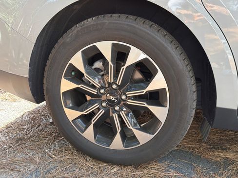 Used 2024 Kia Carnival EX FWD image 9
