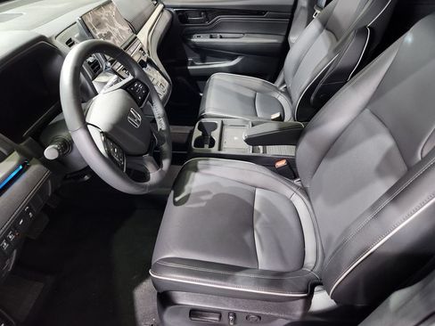 New 2026 Honda Odyssey Touring image 11