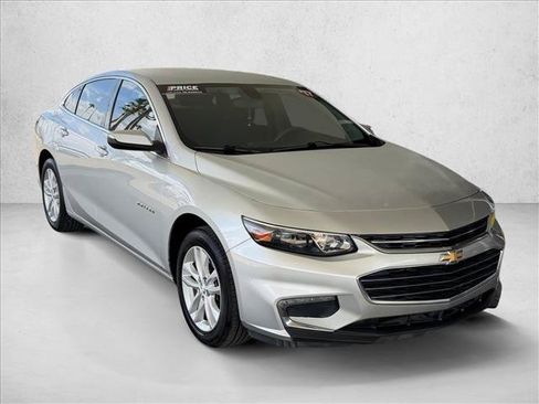 Used 2017 Chevrolet Malibu LT FWD image 5